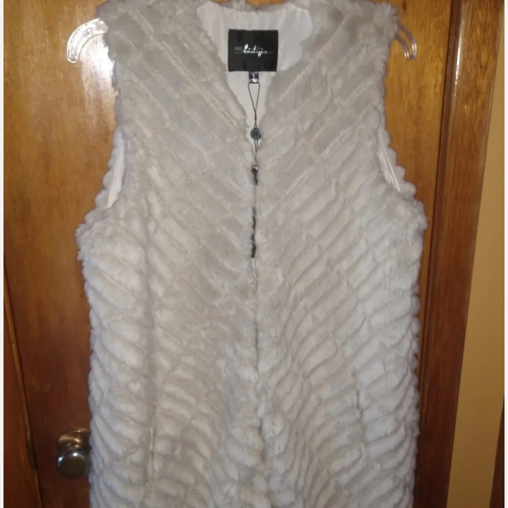 BKE Boutique Faux Fur Vest, Sz L, with Hook Closure, New With Tags